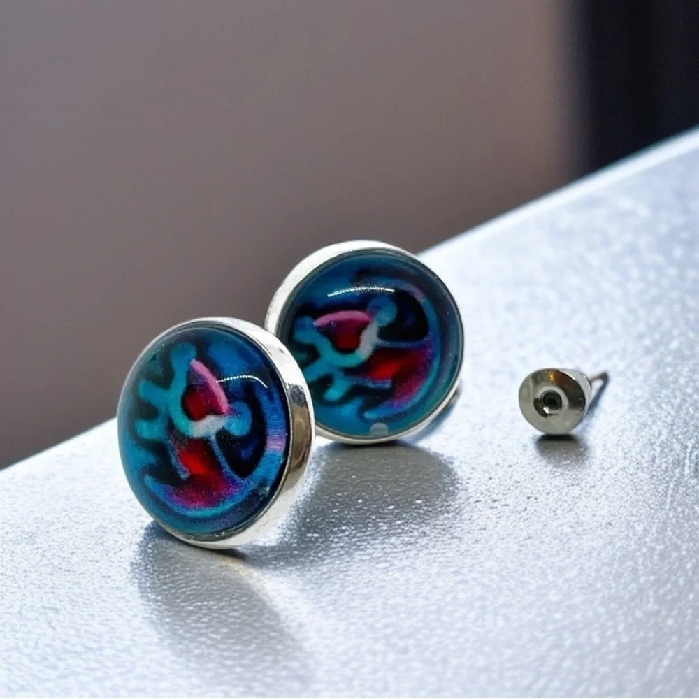 Roar into Style with Lion King Cabochon Stud Earrings! 🦁 NWT Studs